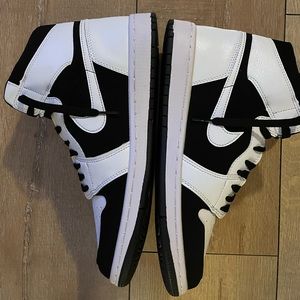 Air Jordan 1 tuxedo